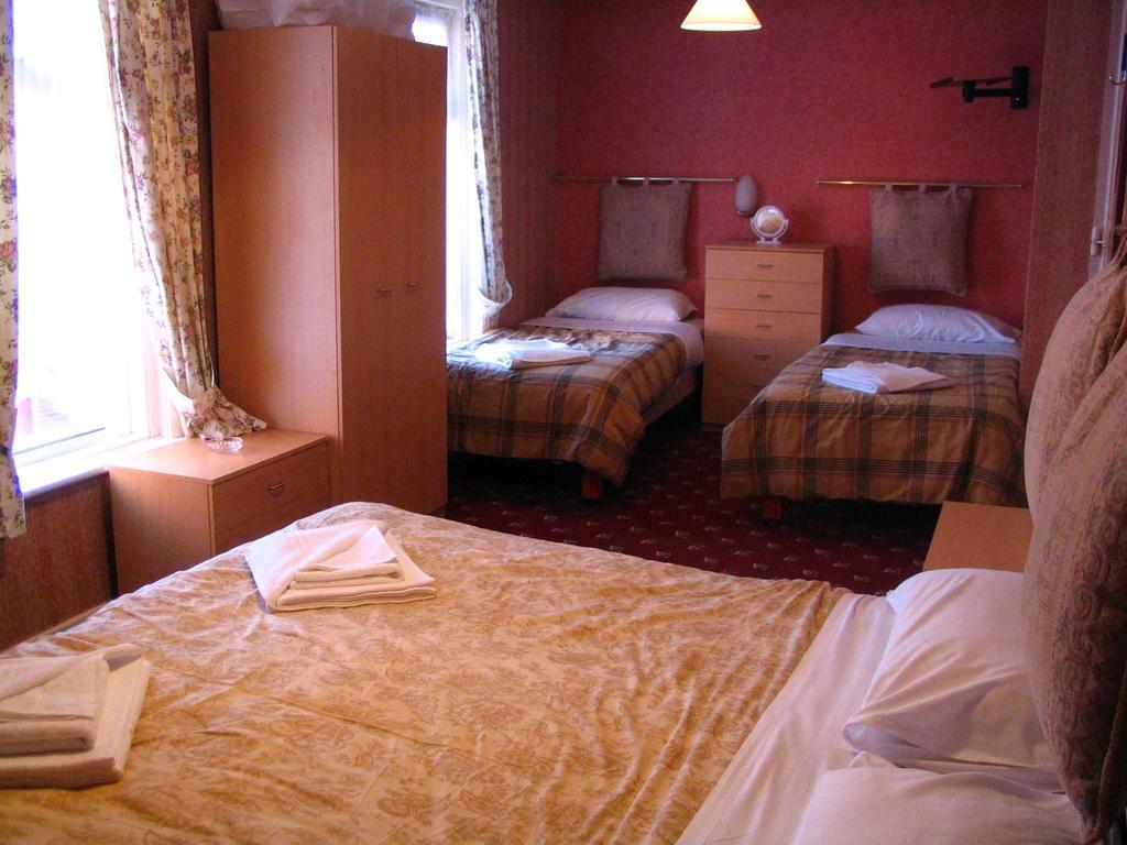 Broadway Hotel Blackpool Room photo